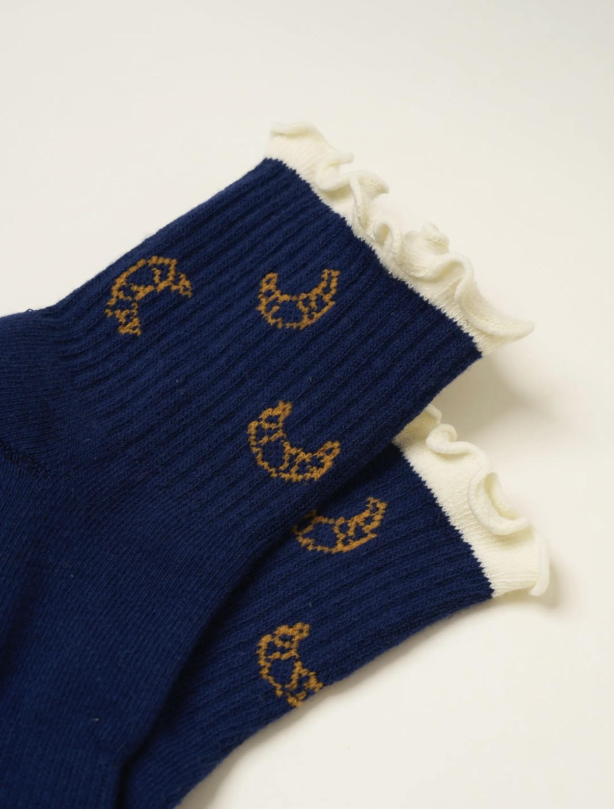[삭스] Athletic Socks - Croissant Ruffle Grip Socks